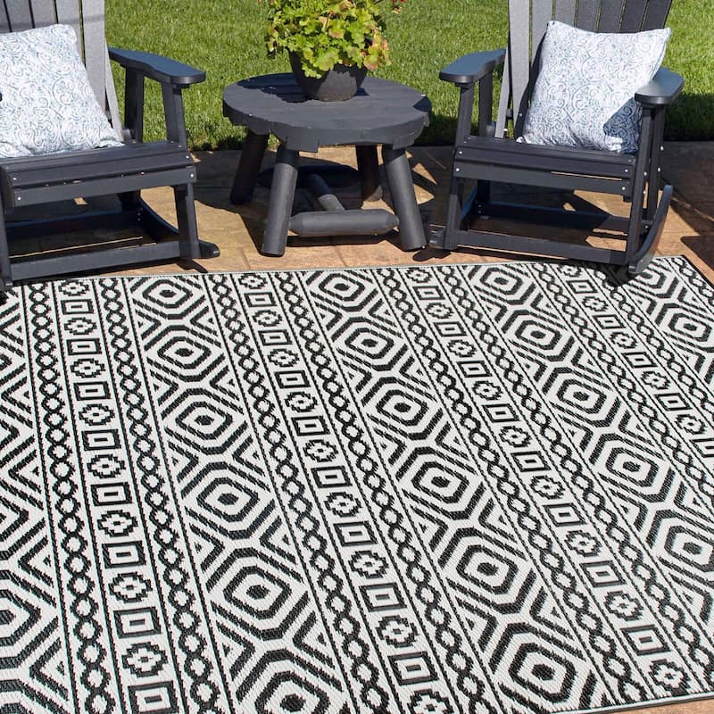 Contemporary Geometric Reversible Plastic Outdoor Rugs