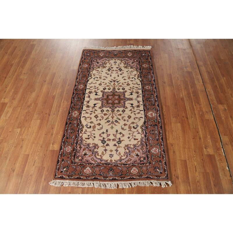 Hand Knotted Oriental 100% Wool Carpet Traditional Medallion Beige & Ivories Sarouk Area Rug - 5' 5'' X 2' 11''