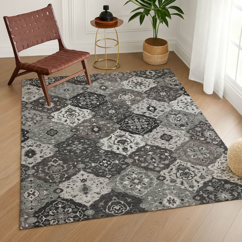 Machine Washable Indoor/ Outdoor Traditional Panel Chantille Rug