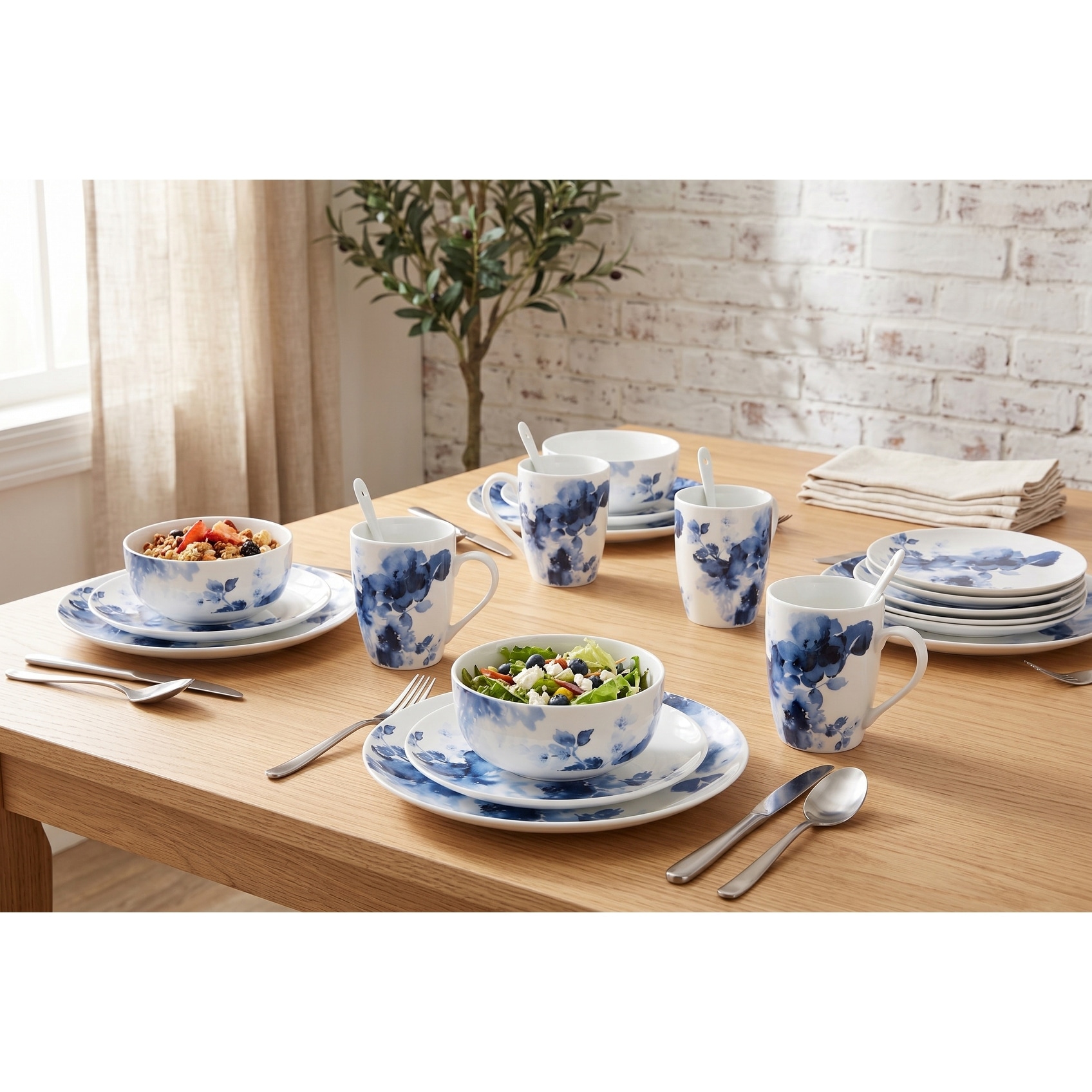 H2K Midnight Roses 16-Piece Porcelain Dinnerware Set, Service for 4, Blue and White Floral