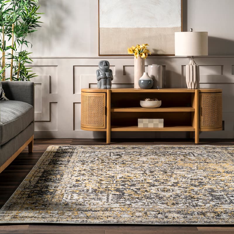 Nuloom Lilah Vintage Medallion Area Rug
