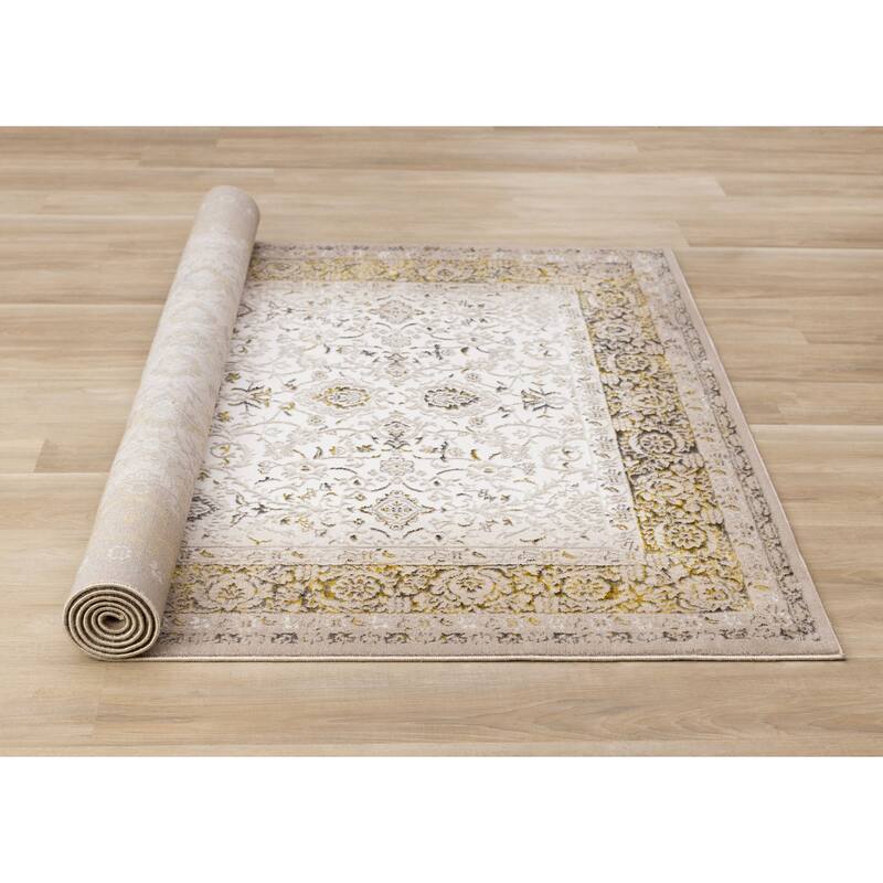 Zuri Collection - Soft Textured Pile Elegant Traditional Rug