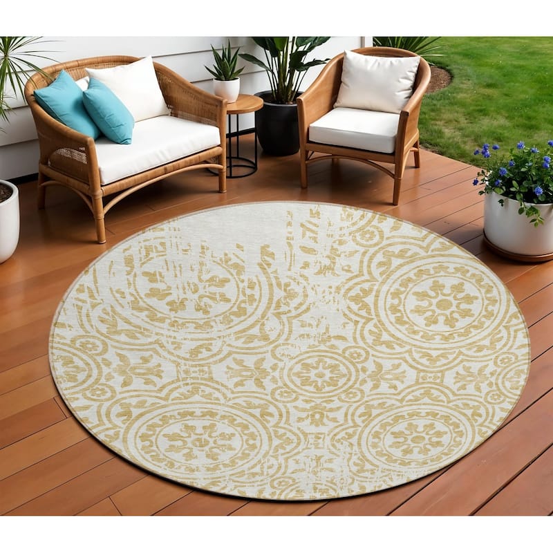 HomeRoots Medallion Transitional Rectangle Outdoor Rug - 8' Round