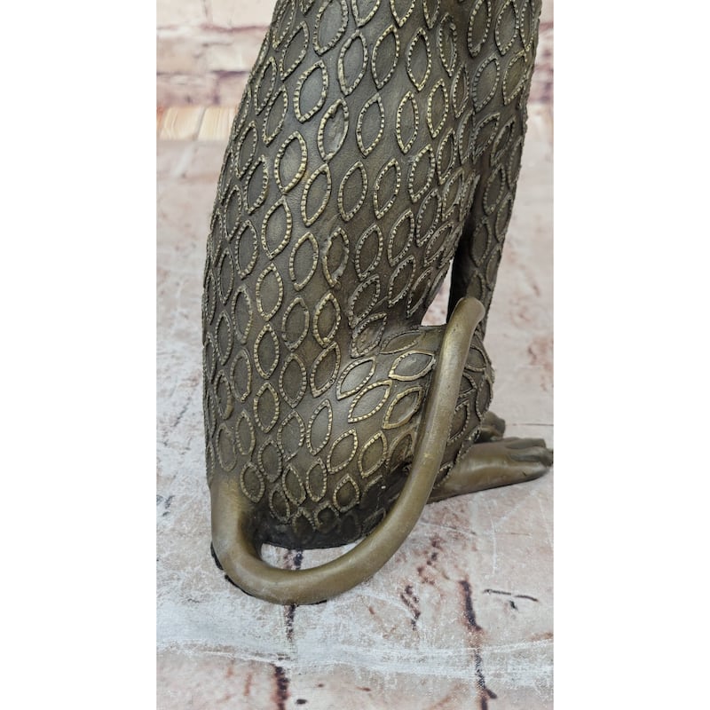 Stylized Bronze Leopard Sculpture – Modern Big Cat Décor For Art Lovers