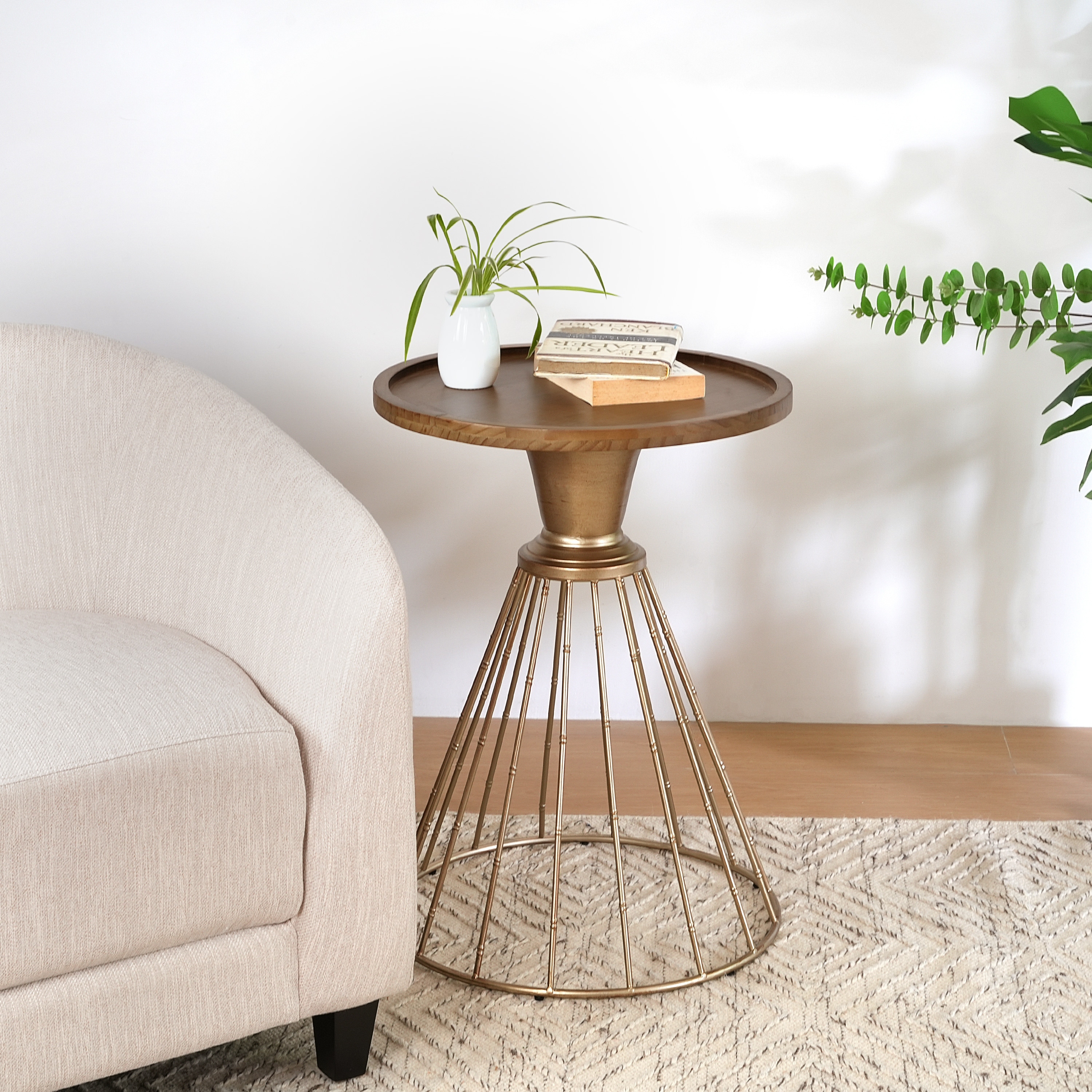 Roomfitters Round Side Table with Gold Wire Metal Base, Tray-Style Wood Top, Elegant Accent Table for Living Room, Antique Gold