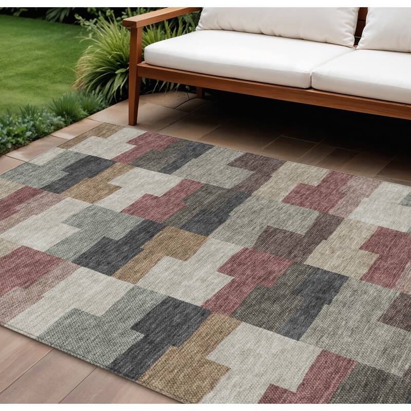 HomeRoots Geometric Transitional Rectangle Outdoor Rug - 8' X 10'