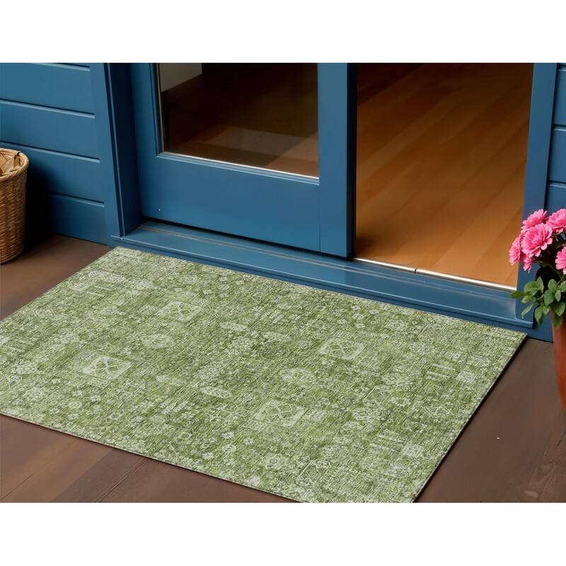 HomeRoots Oriental Transitional Rectangle Outdoor Rug - 3' x 5'