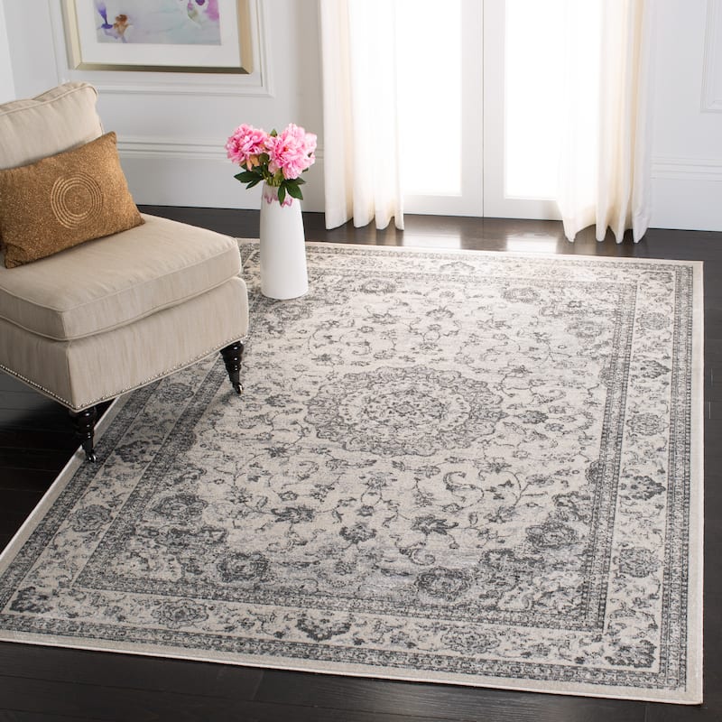 SAFAVIEH Atlas Ingvarda Vintage Oriental Viscose Rug - 5'3" x 7'7" - Ivory/Beige