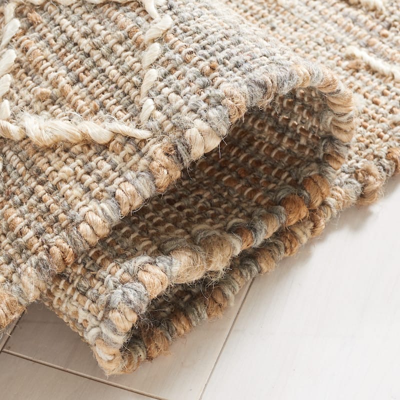 SAFAVIEH Handmade Natural Fiber Sneh-Lata Boho Jute Fringe Rug