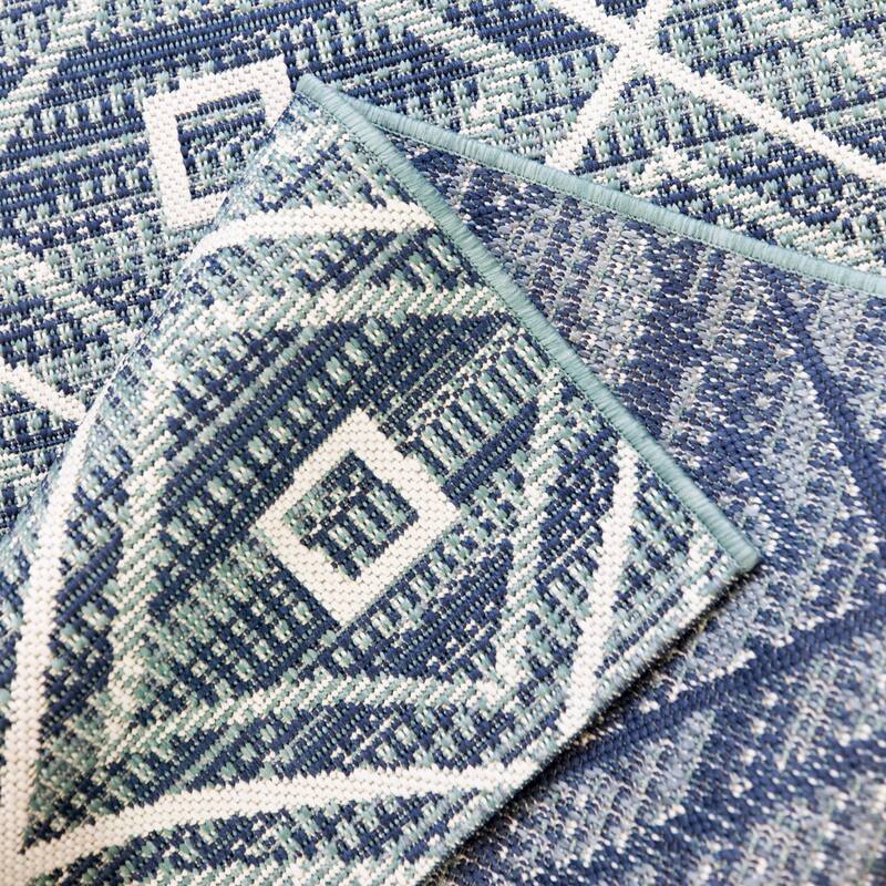 Annika Diamond Trellis Pattern Indoor/ Outdoor Area Rug
