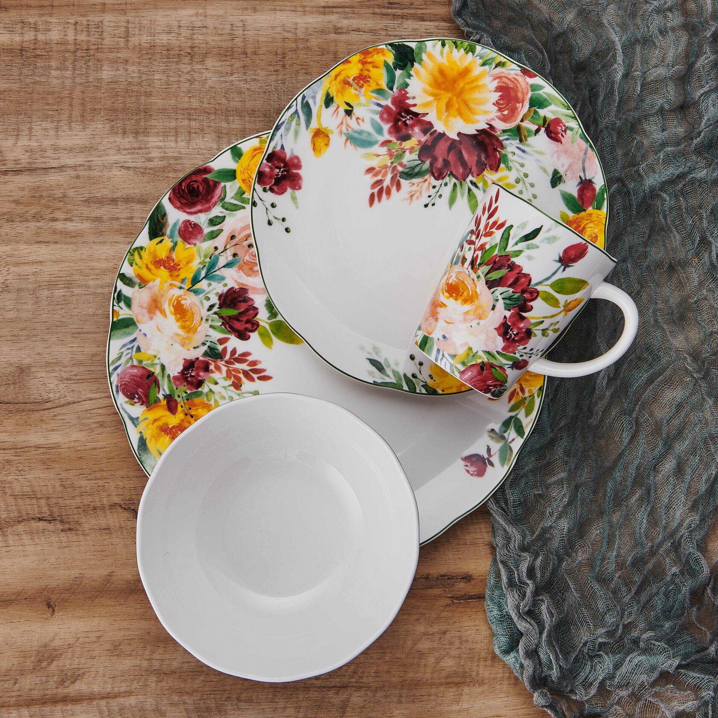 Mikasa Clara 16PC Dinnerware Set Service for 4 Assorted