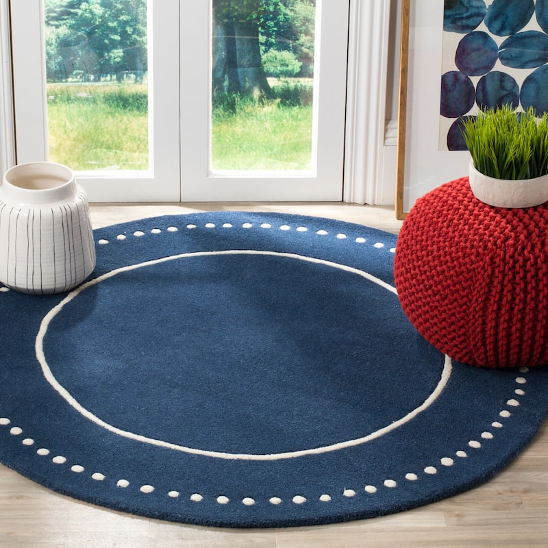 SAFAVIEH Handmade Bella Alverta Dotted Border Wool Rug - 5' x 5' Round - Navy Blue/Ivory