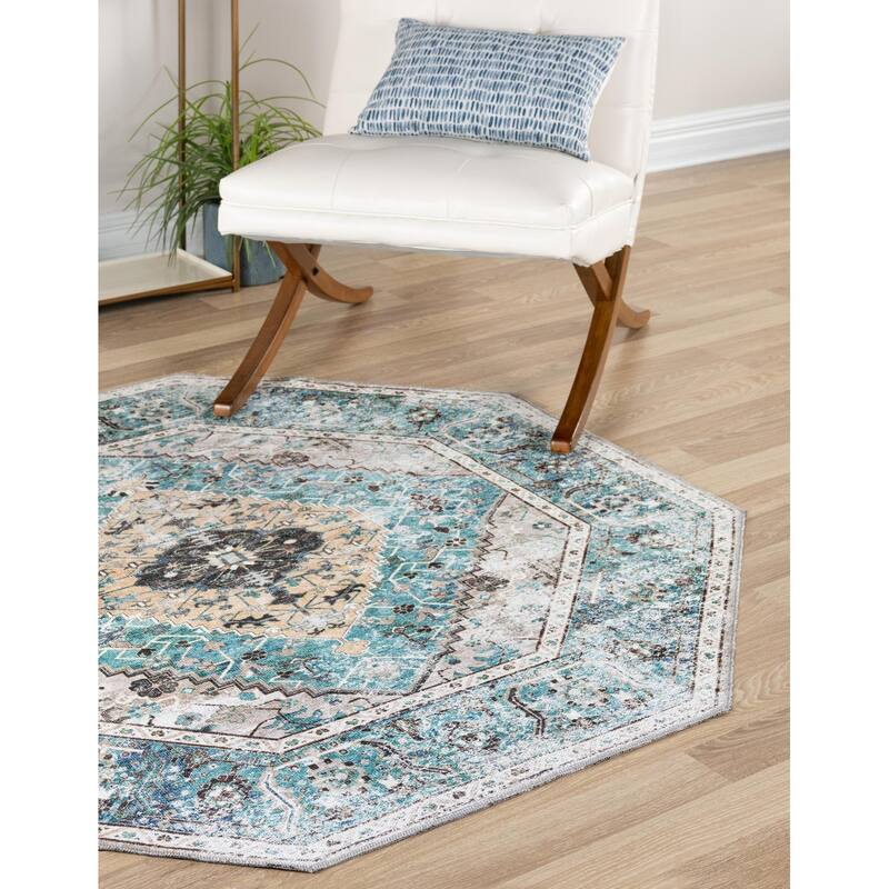 Traditional Tira Collection Area Rug