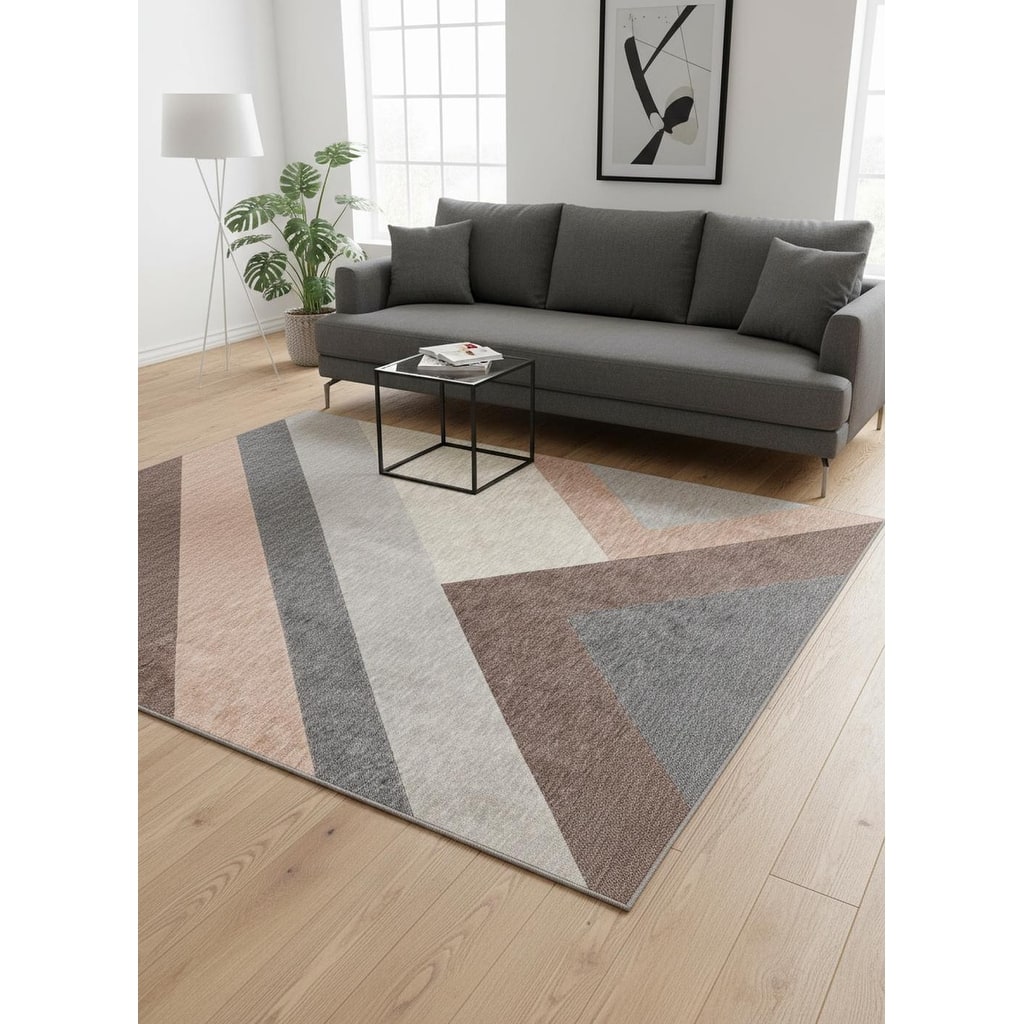HomeRoots Geometric Modern Rectangle Area Rug - 5' X 8'