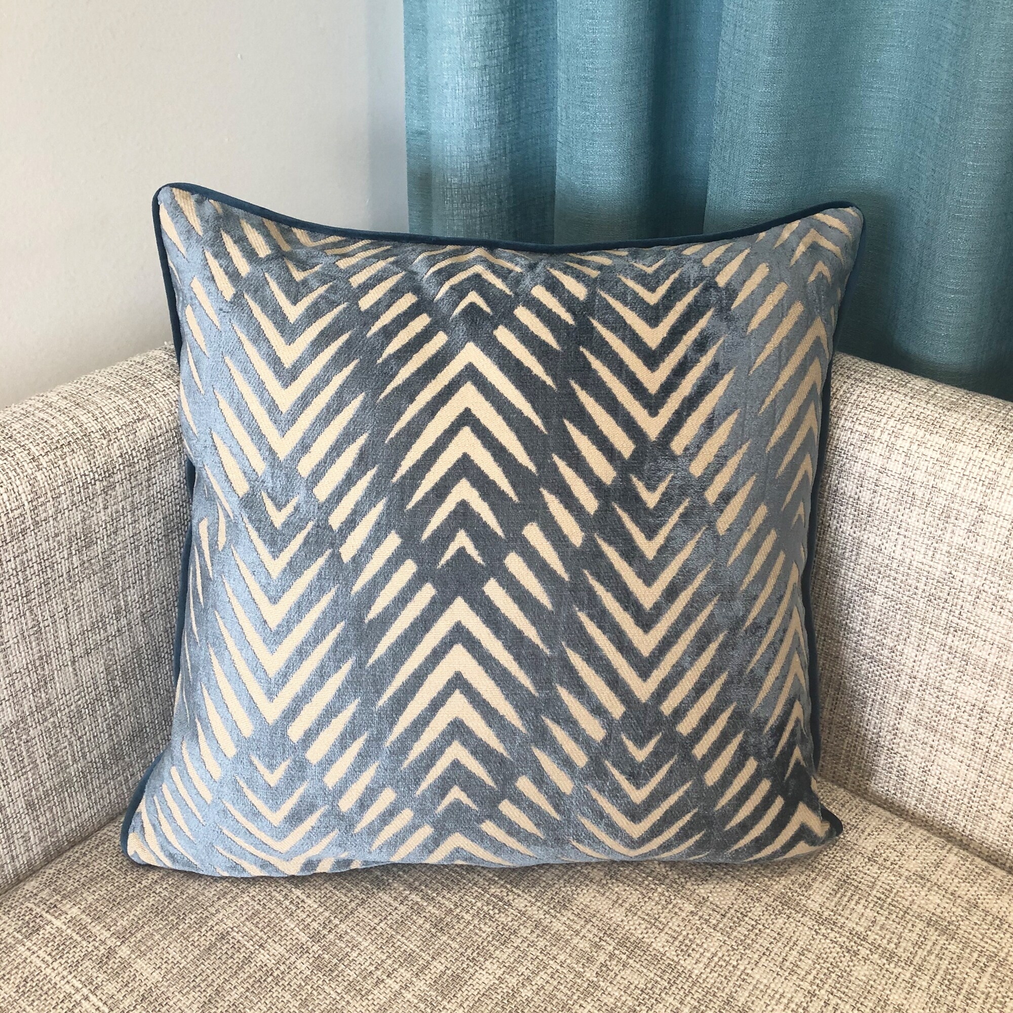 geometric angle jacquard throw pillow