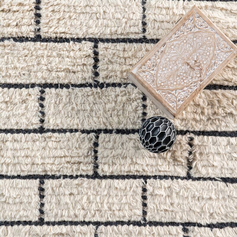 Nuloom Ariana Brick Pattern Wool Blend Area Rug