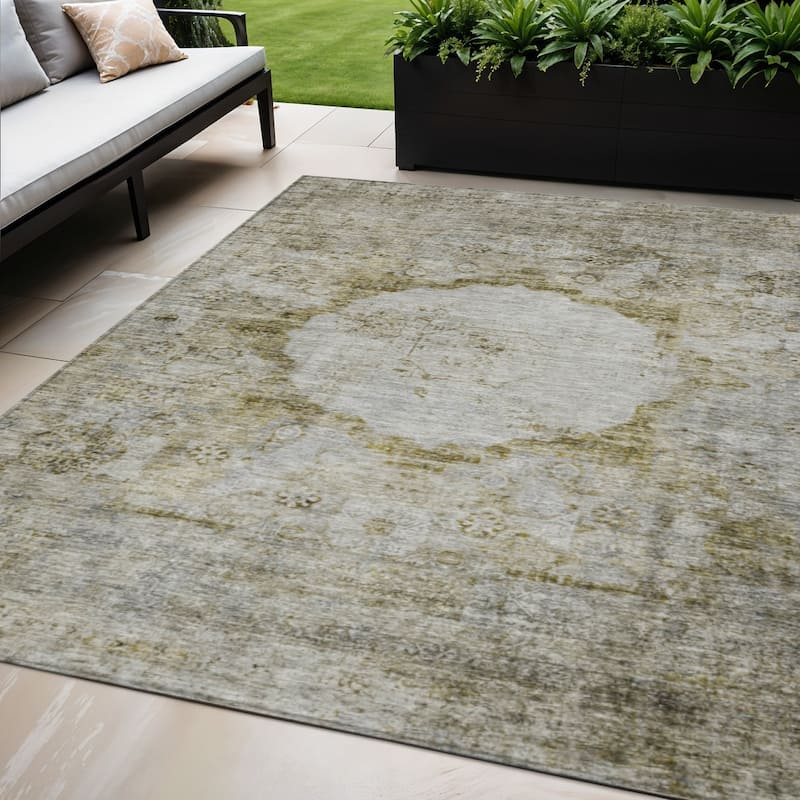 HomeRoots Oriental Traditional Rectangle Outdoor Rug - 5' X 8'