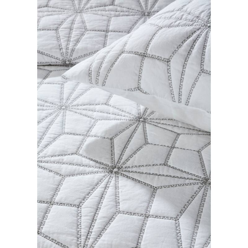 Victoria, White/Grey Sham, Euro