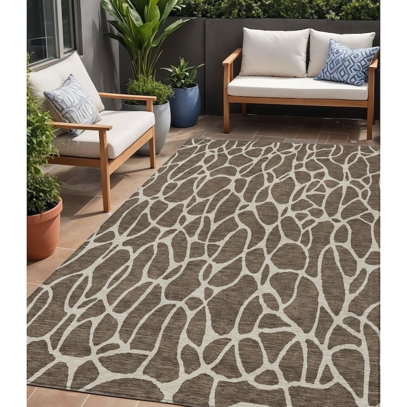HomeRoots Geometric Transitional Rectangle Outdoor Rug - 5' X 8'