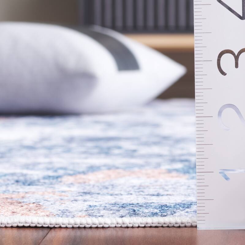 SAFAVIEH Santa Monica Littie Modern & Contemporary Rug