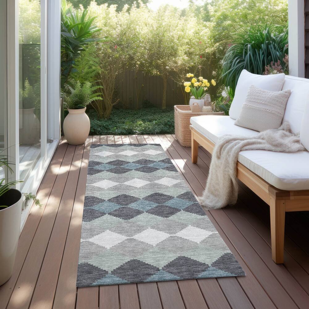 Machine Washable Indoor/ Outdoor Modern Mosaic Chantille Rug