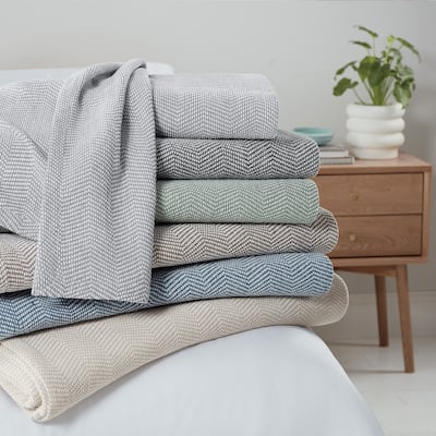 Aston & Arden Luxury Chenille All Season Chevron Blanket