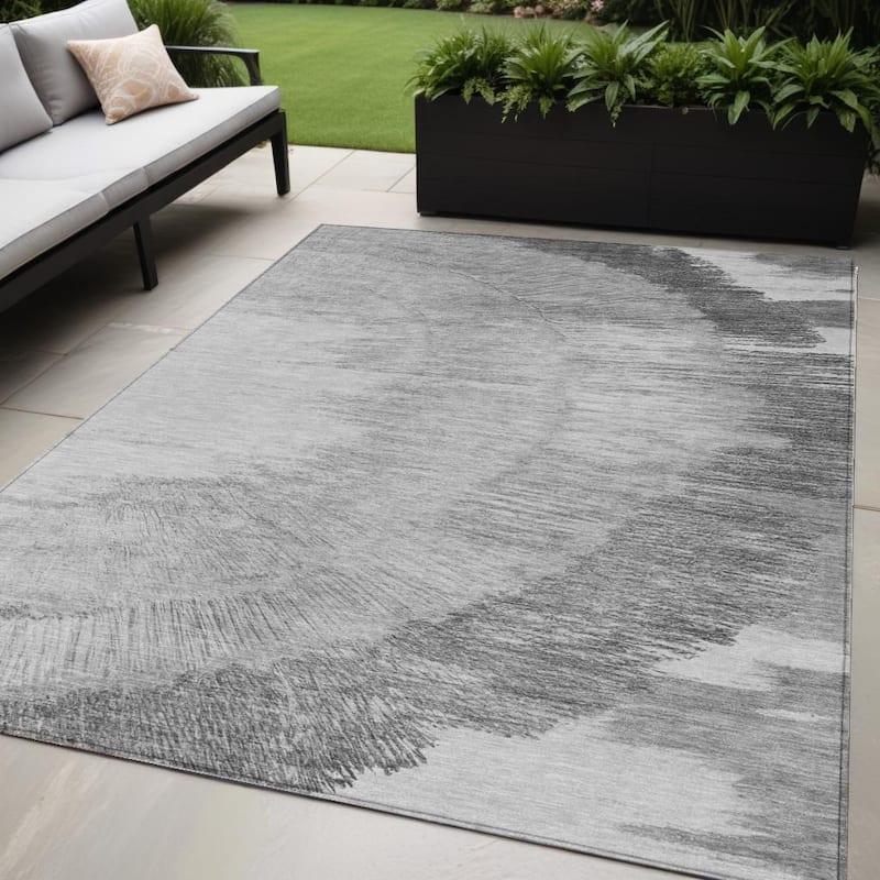 HomeRoots Abstract Transitional Rectangle Outdoor Rug - 5' X 8'