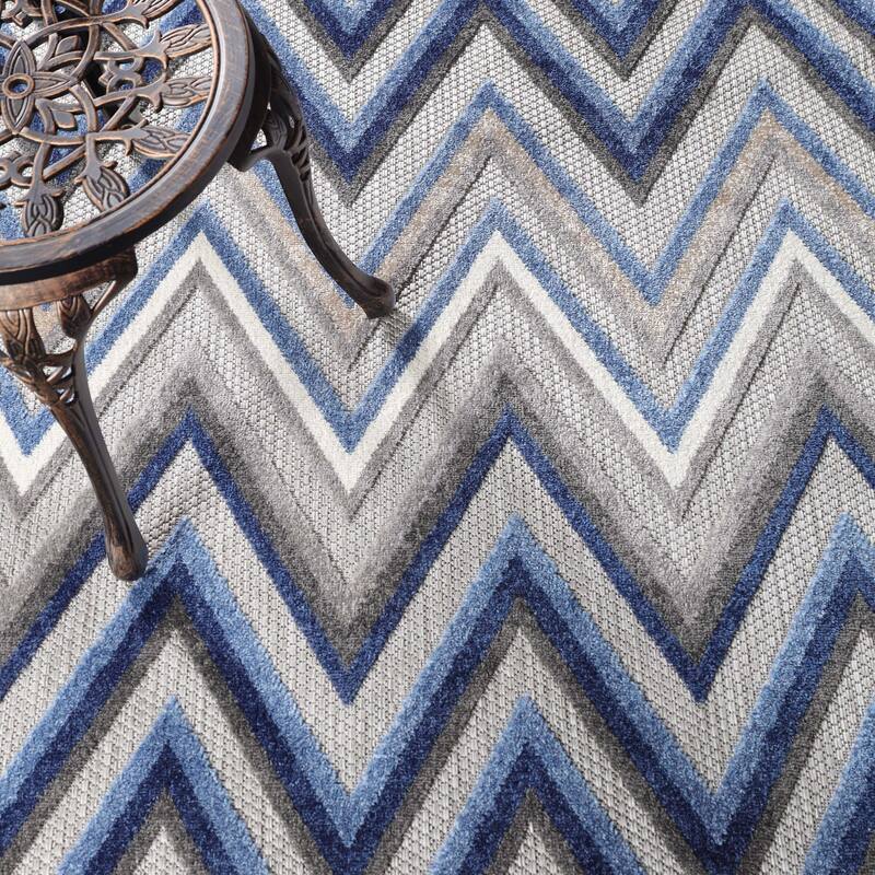 Superior Modern Zig-Zag Geometric Indoor Outdoor Runner or Area Rug