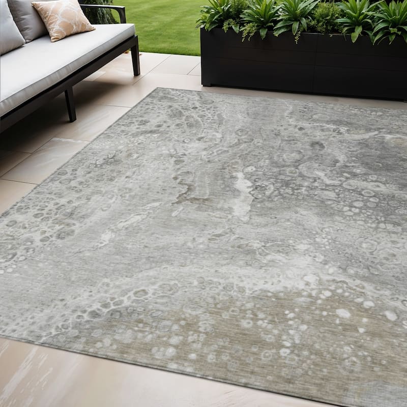 HomeRoots Abstract Contemporary Rectangle Outdoor Rug - 5' X 8'