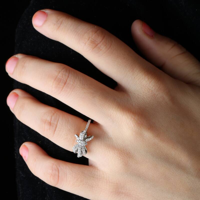 1/6ct TDW Diamond Knot Bow Fashion Ring in 10K Gold for Women