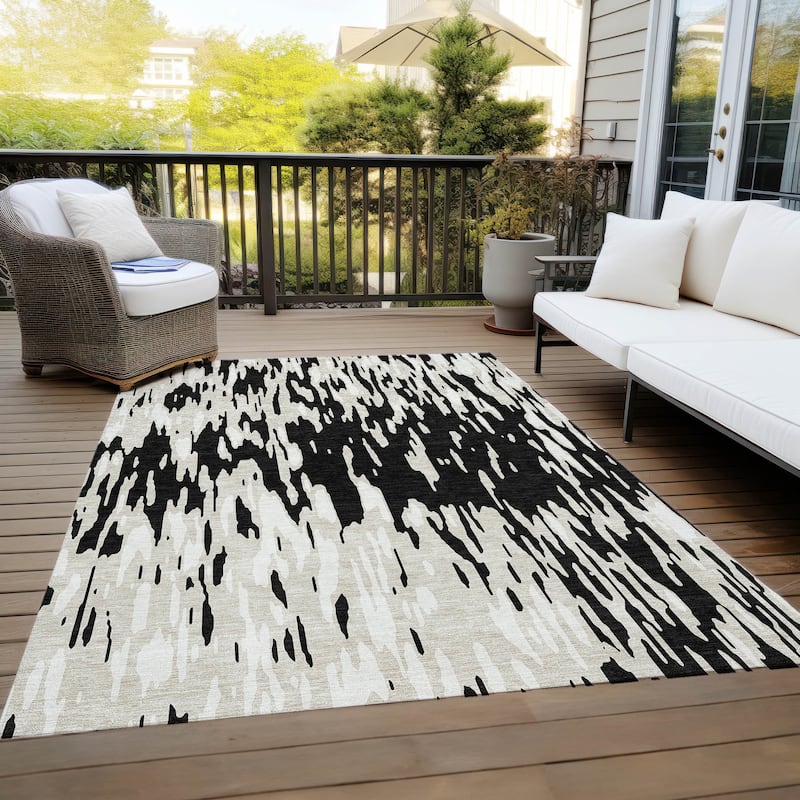 Machine Washable Indoor/ Outdoor Abstract Chantille Rug