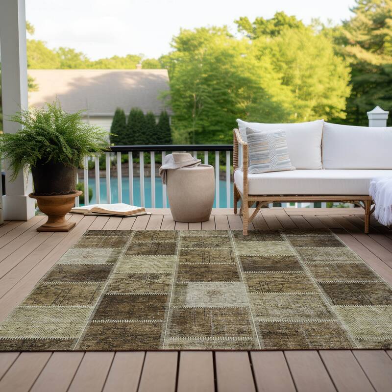 Machine Washable Indoor/ Outdoor Chantille Traditional Patchwork Rug