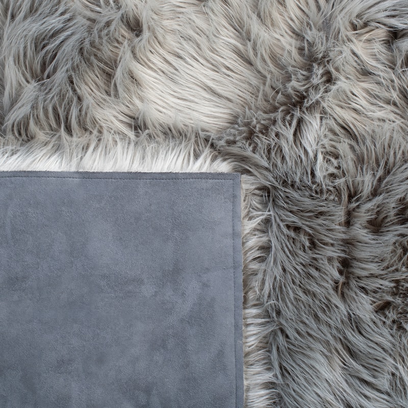 SAFAVIEH Faux Sheep Skin Alexandria 2.4-inch Thick Rug