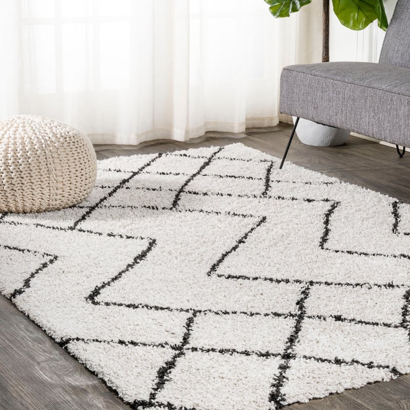 JONATHAN Y Nova Moroccan Diamond Shag Area Rug