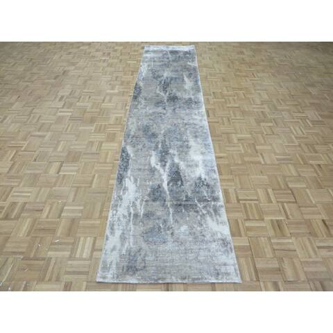 Hand Knotted Gray Modern with Wool & Silk Oriental Rug (3' x 13'7") - 3' x 13'7"