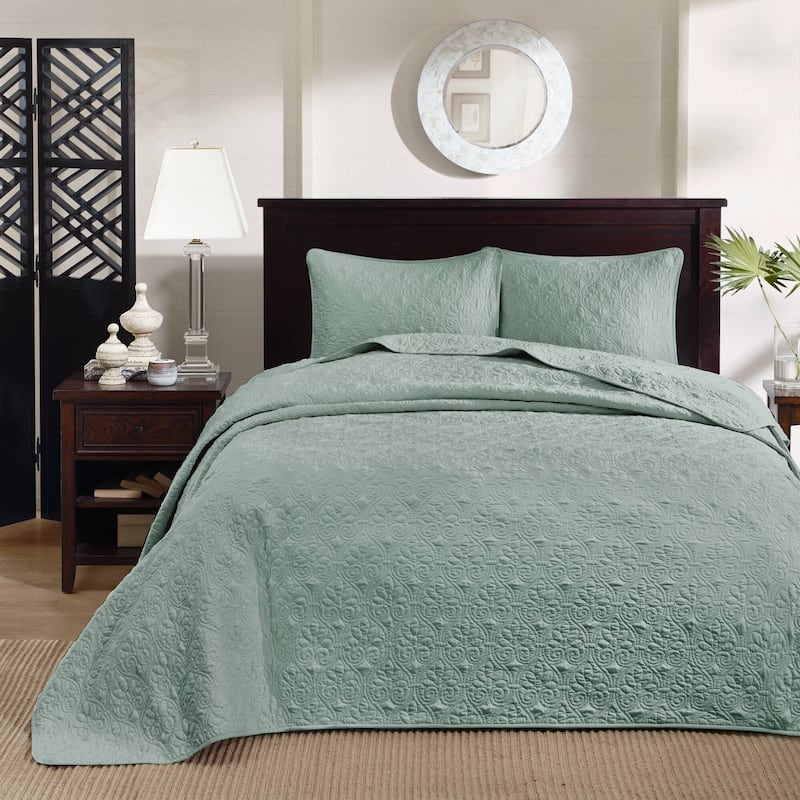 Madison Park Mansfield Reversible Oversized 3-piece Solid Texture Bedspread Quilt Set with Matching Shams - Seafoam - Queen