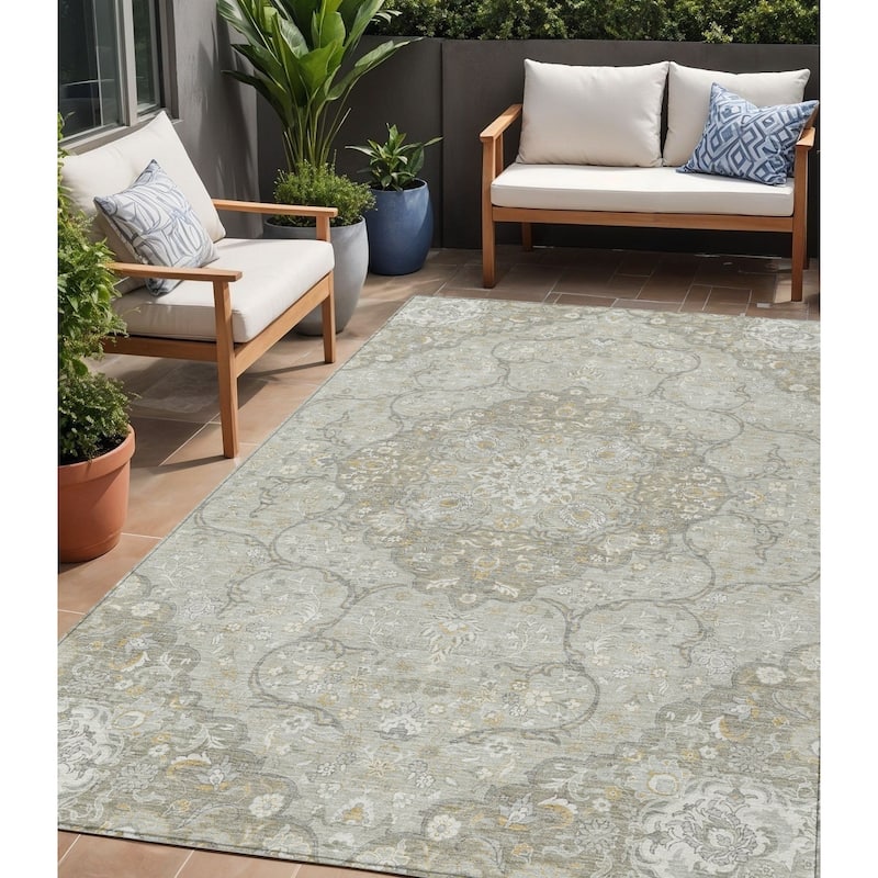 HomeRoots Medallion Traditional Rectangle Outdoor Rug - 5' X 8'