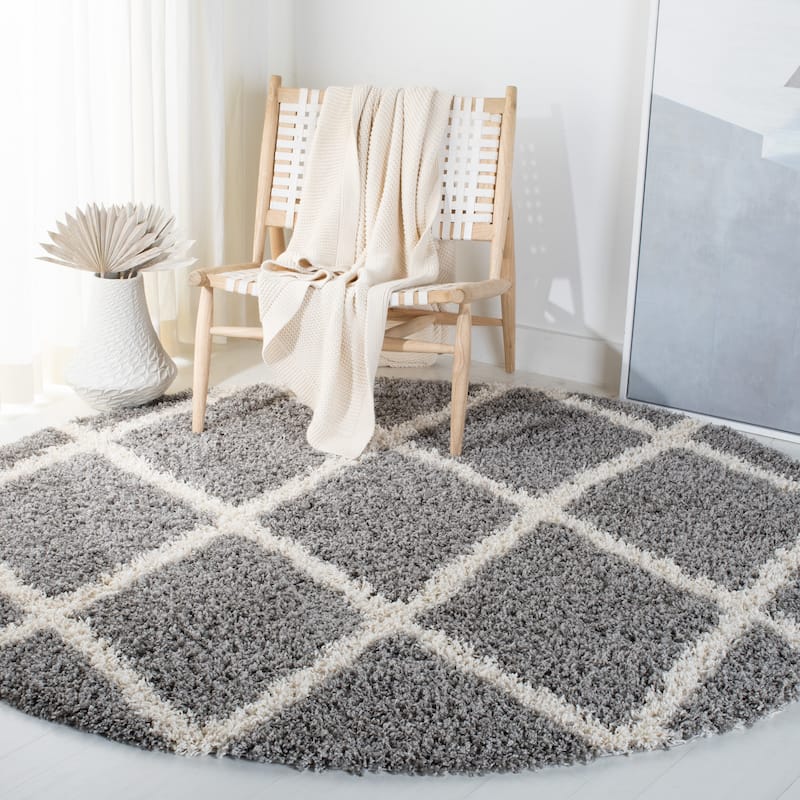 SAFAVIEH Venus Shag Alrun Moroccan 1.75-inch Thick Rug - 6'7" Round - Grey/Ivory