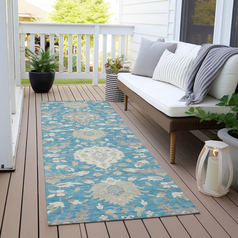Machine Washable Indoor/ Outdoor Traditional Kashan Chantille Rug