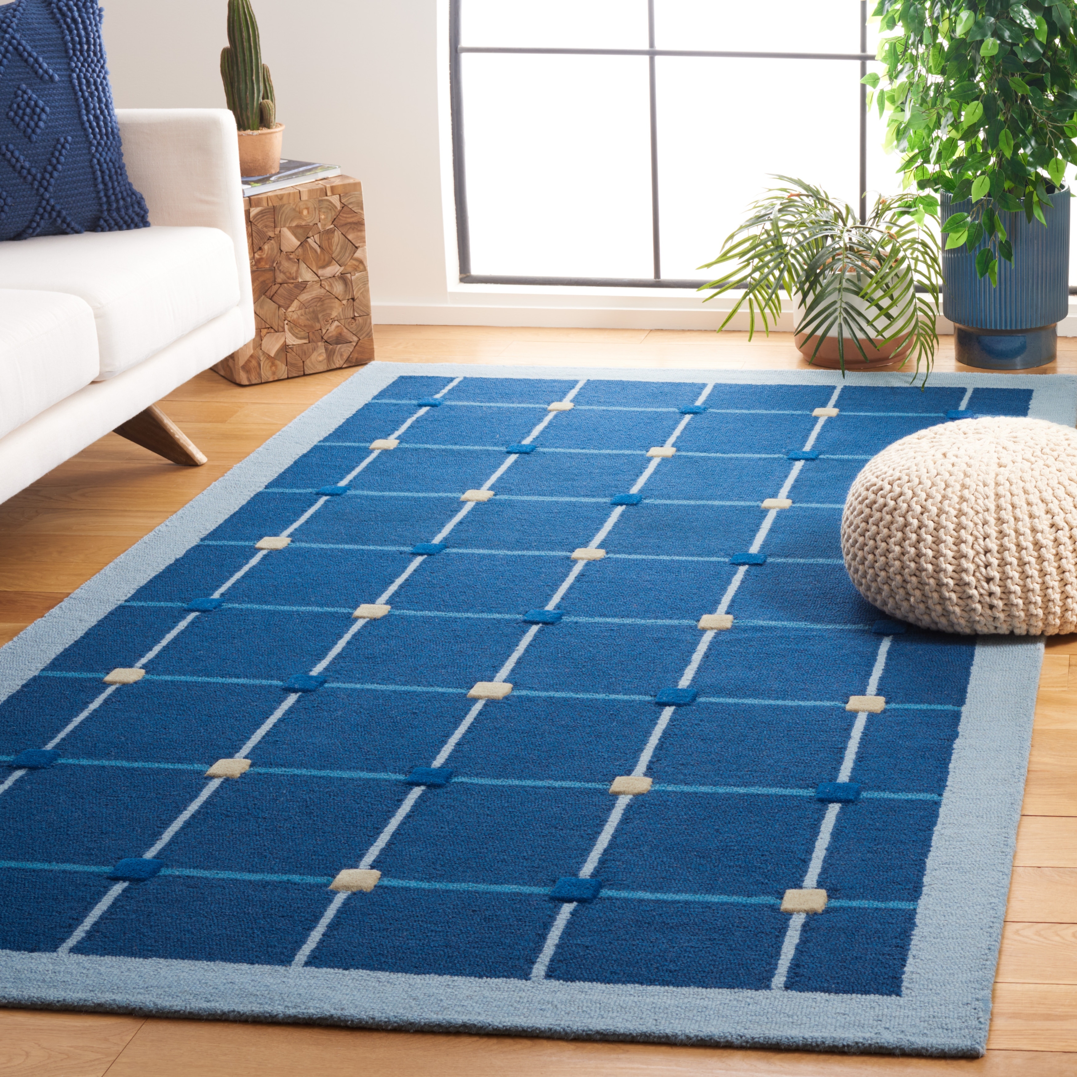 SAFAVIEH Handmade Lozena Checkered Wool Rug - Stylish Decor
