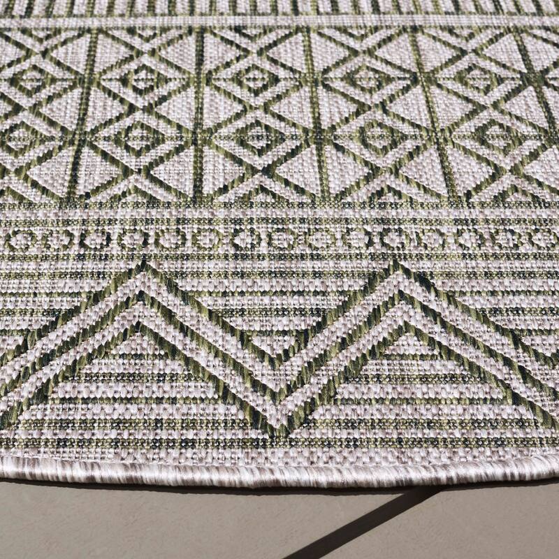 SAFAVIEH Courtyard Rozenn Indoor/ Outdoor Waterproof Patio Backyard Rug