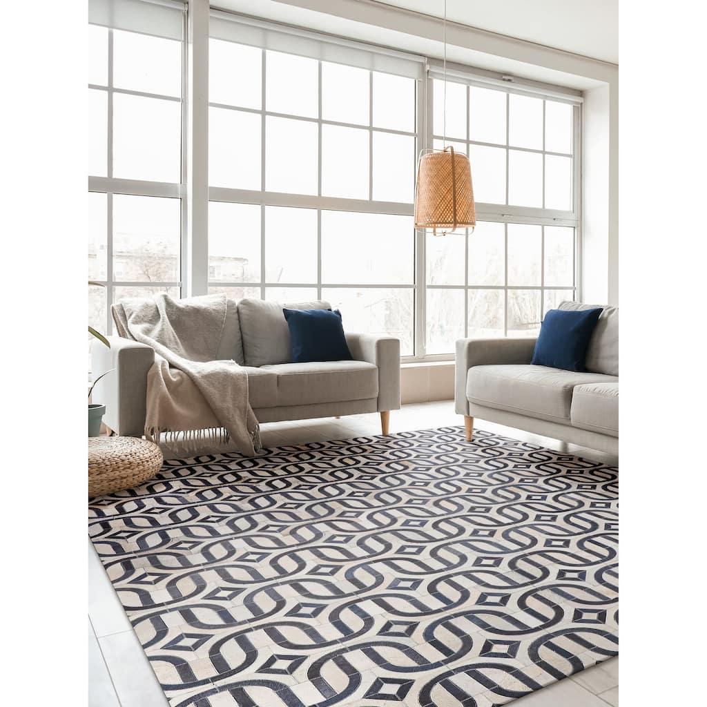 EXQUISITE RUGS Natural Hide Hand-stitched Leather Hide Silver/Blue Area Rug.