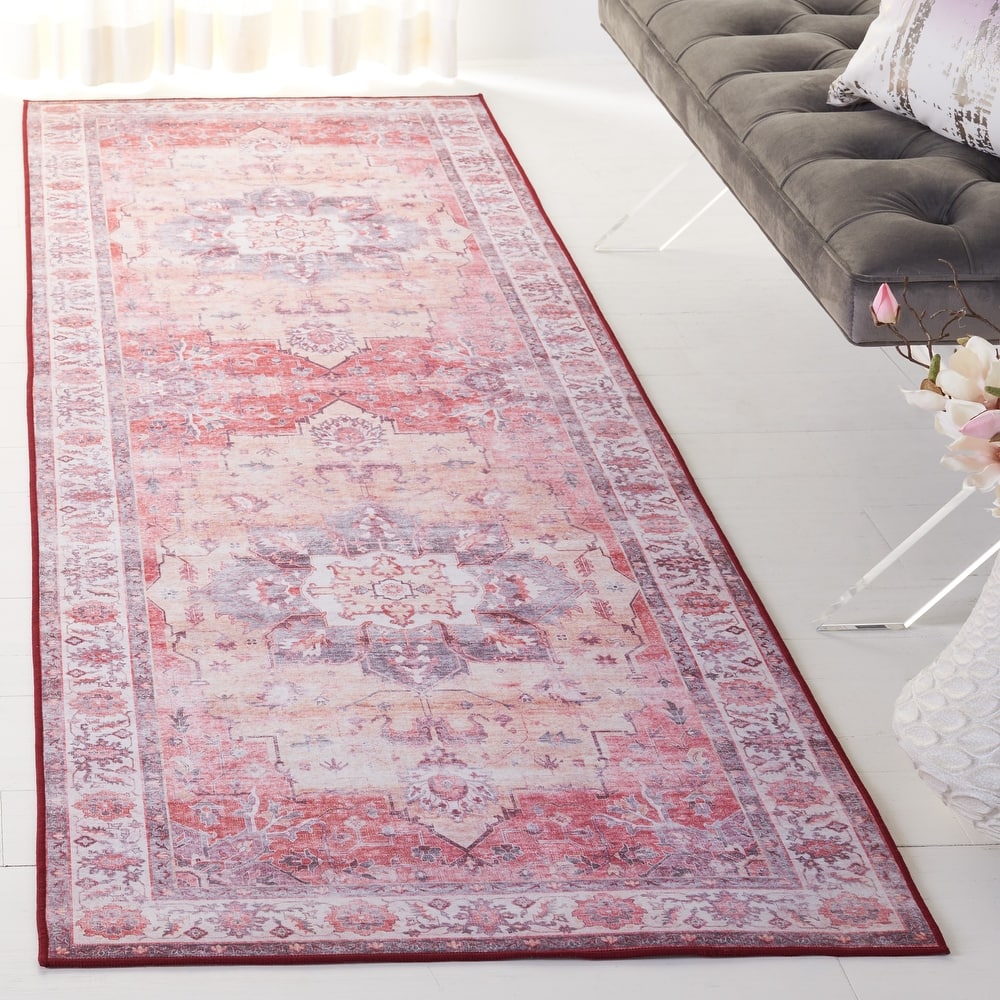 SAFAVIEH Tucson Machine Washable Slip Resistant Celina Traditional Rug