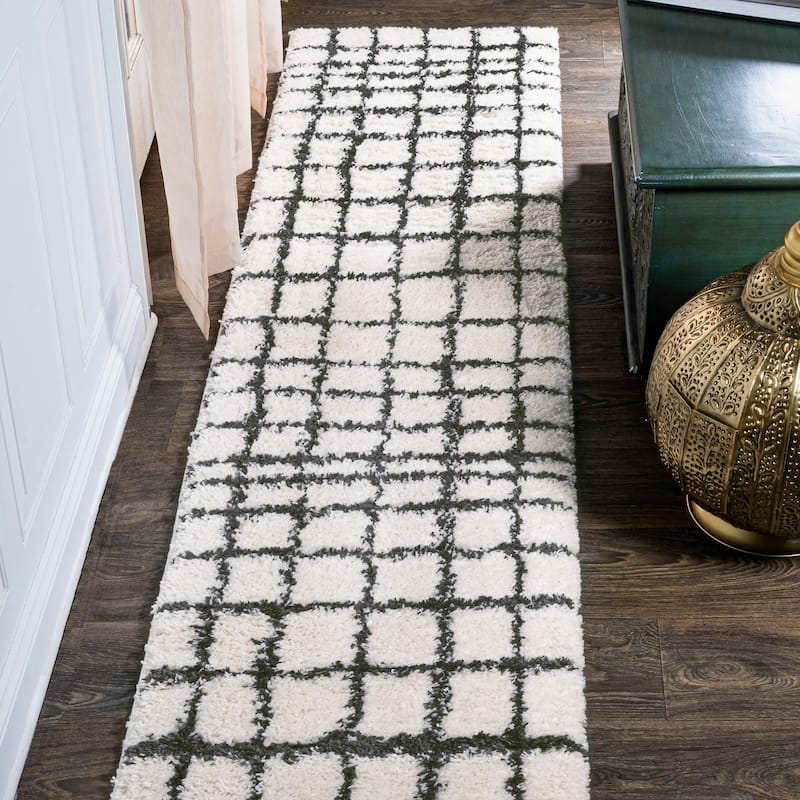 JONATHAN Y Cami Geometric Grid Shag Area Rug