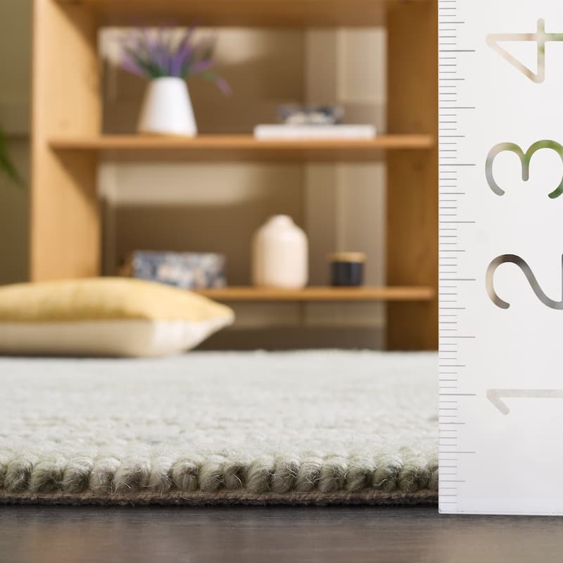 SAFAVIEH Handmade Ebony Helyette Wool Rug