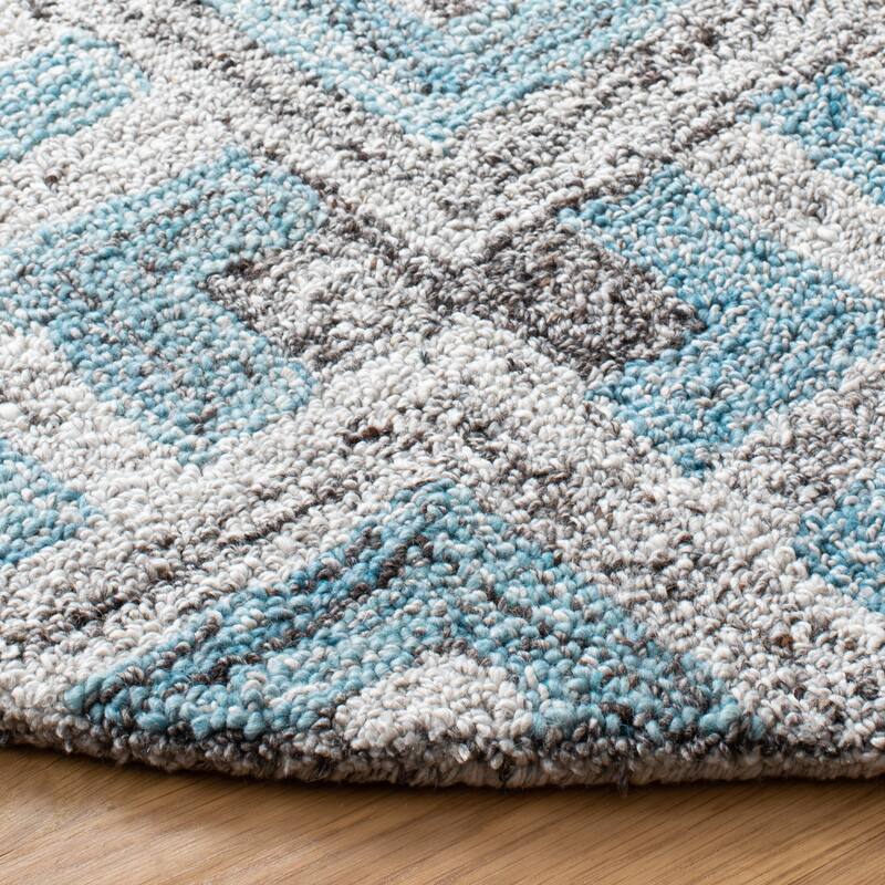 SAFAVIEH Handmade Abstract Elodia Diamond Wool Rug
