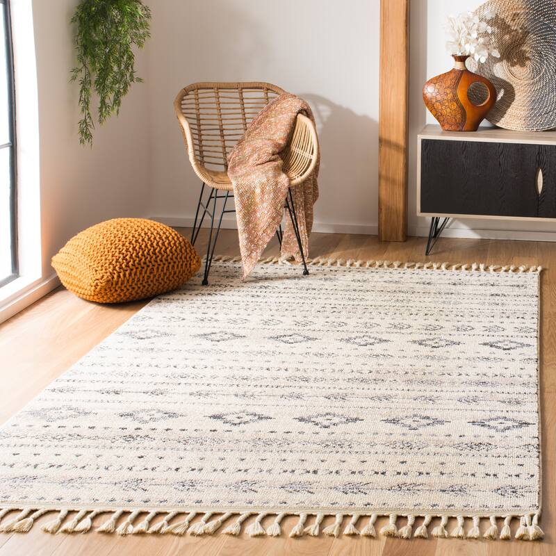 SAFAVIEH Marrakech Inha Traditional Oriental Rug - 5'3" x 7'6" - Ivory/Navy