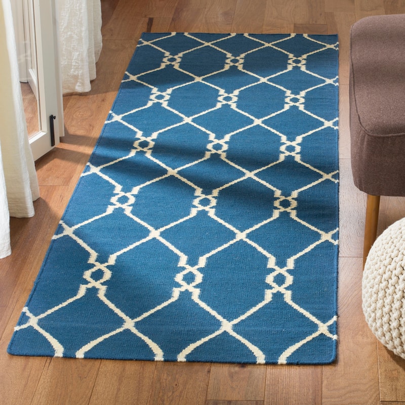 SAFAVIEH Handmade Flatweave Dhurries Annmari Modern Wool Rug - 2'6" x 10' Runner - Dark Blue