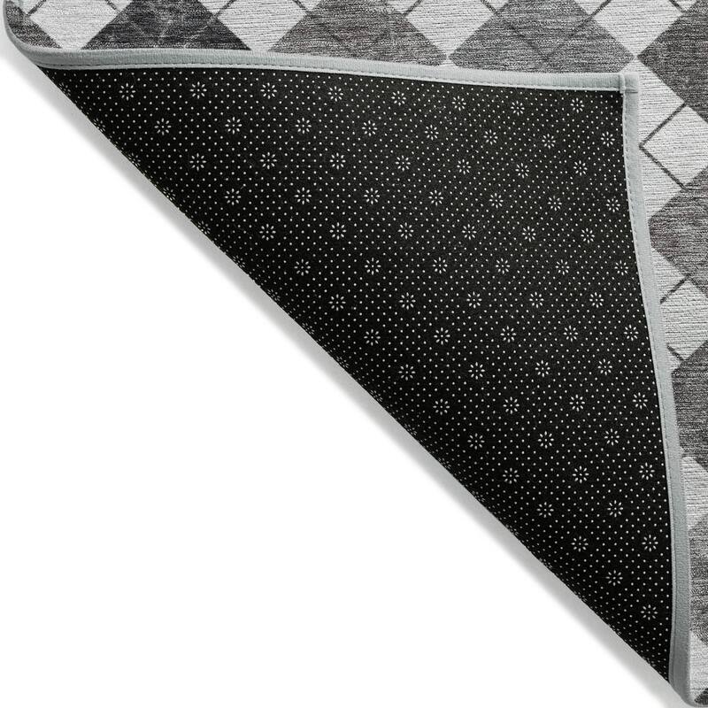 Machine Washable Indoor/ Outdoor Modern Argyle Chantille Rug