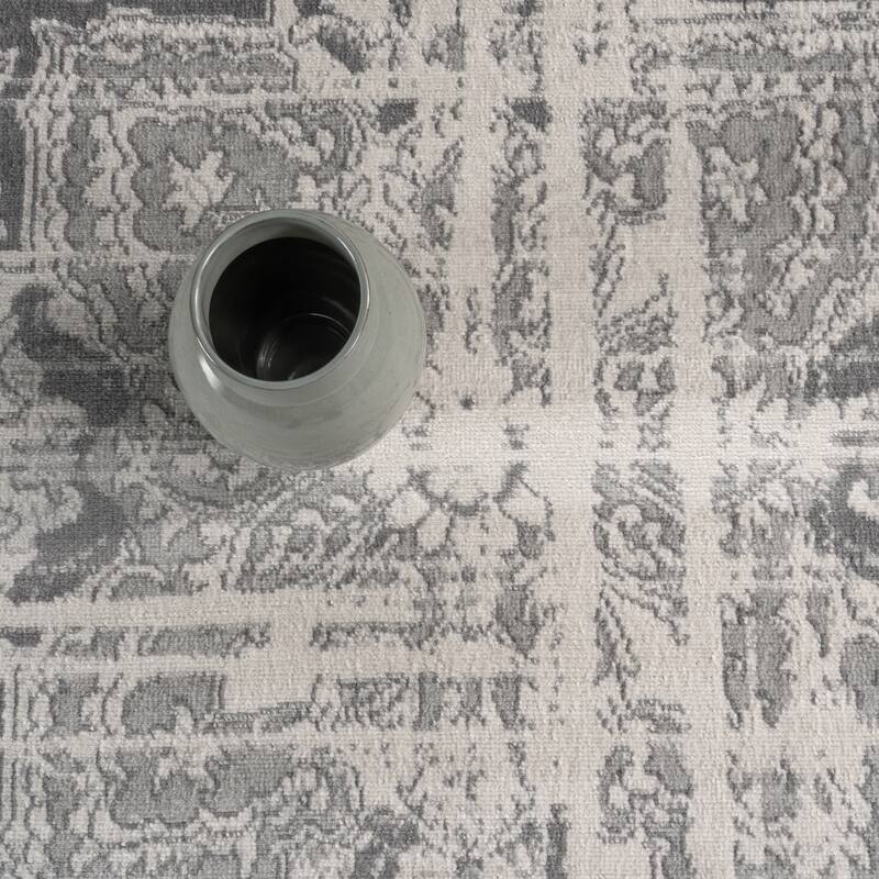 Nuloom Lissy Traditional Medallion Area Rug